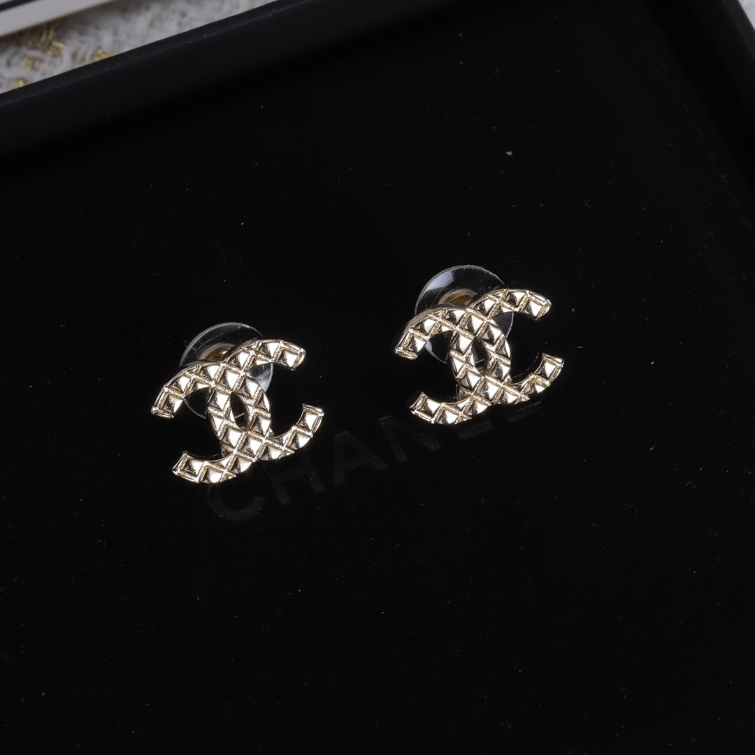 14C7E  Fashionable and high quality earrings