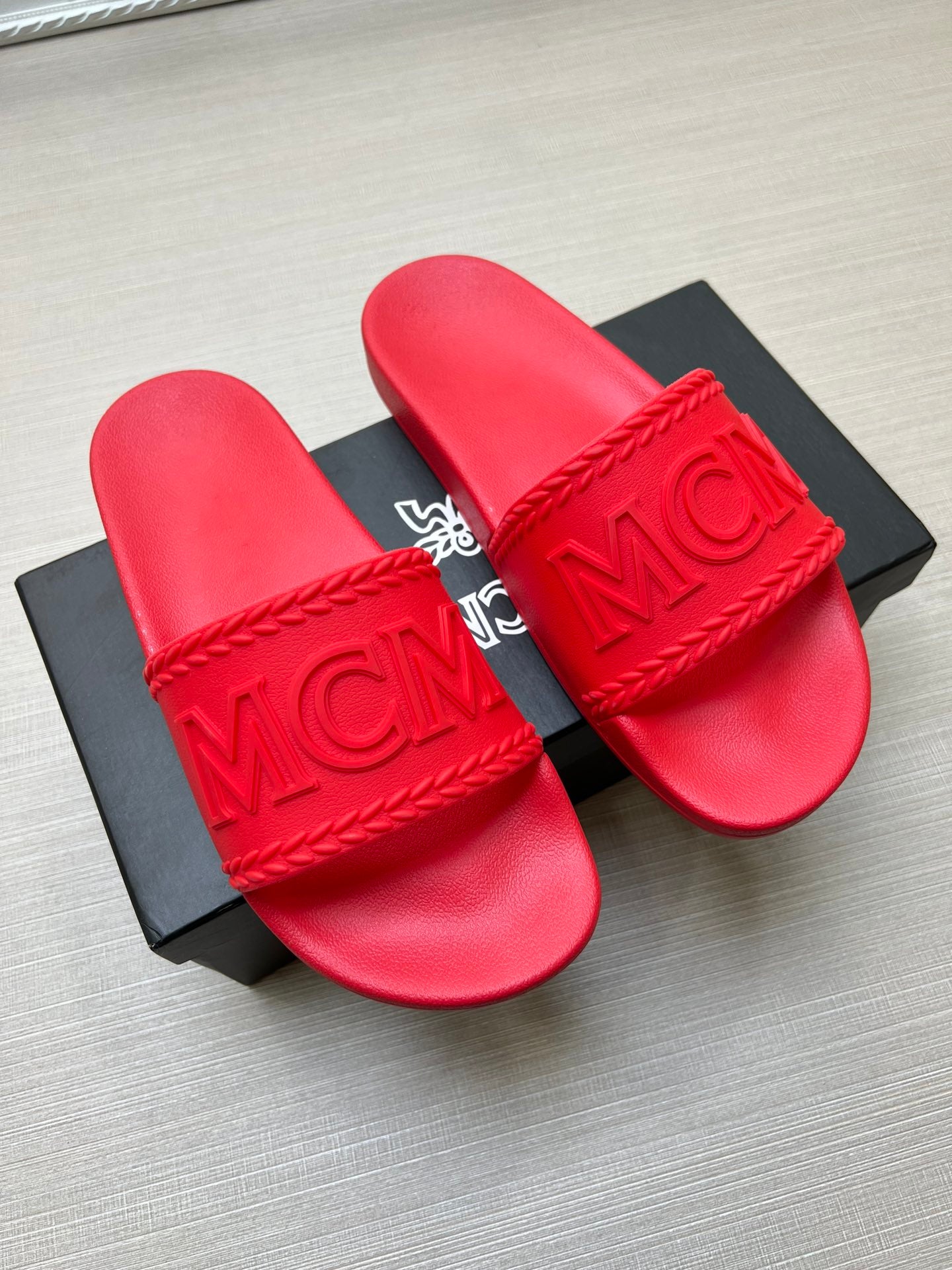 54M42Z    fashion  slippers