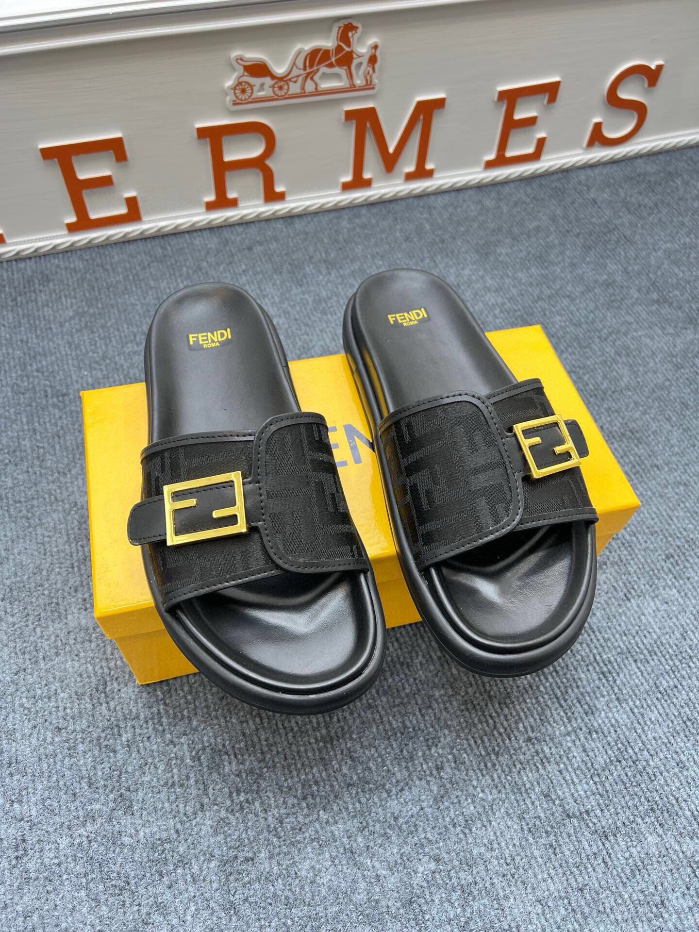 54F37Z  fashion slippers