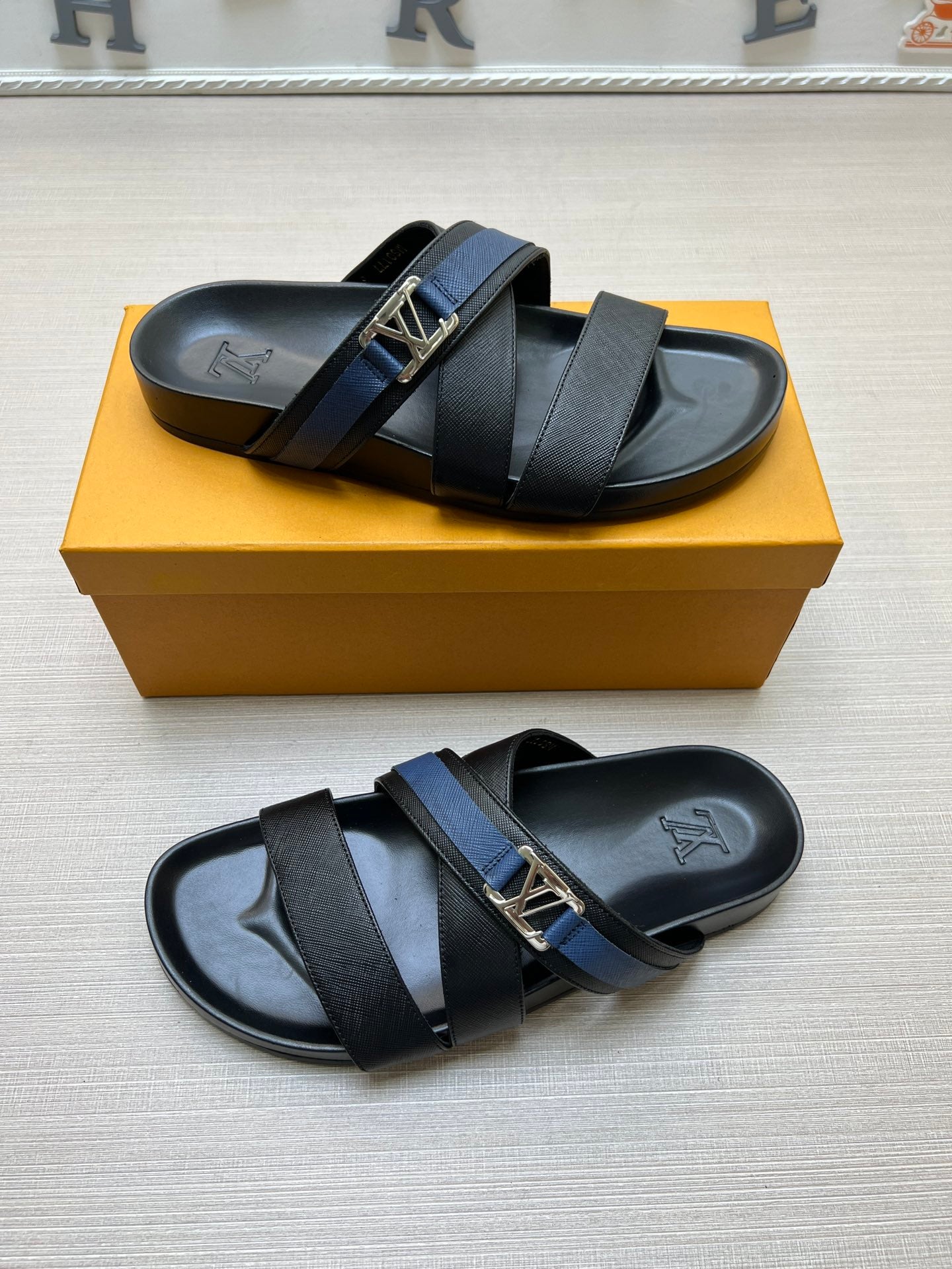 54E88Z    fashion  slippers