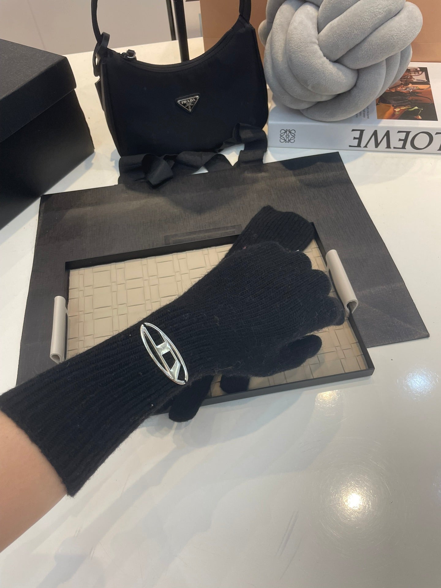 14A54S   Fashion gloves