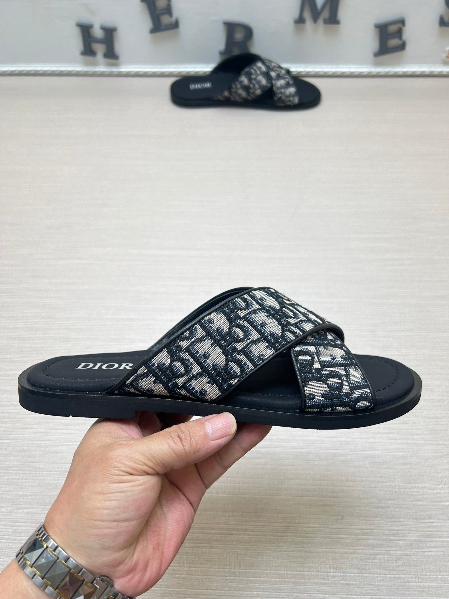 54D79Z   fashion  slippers