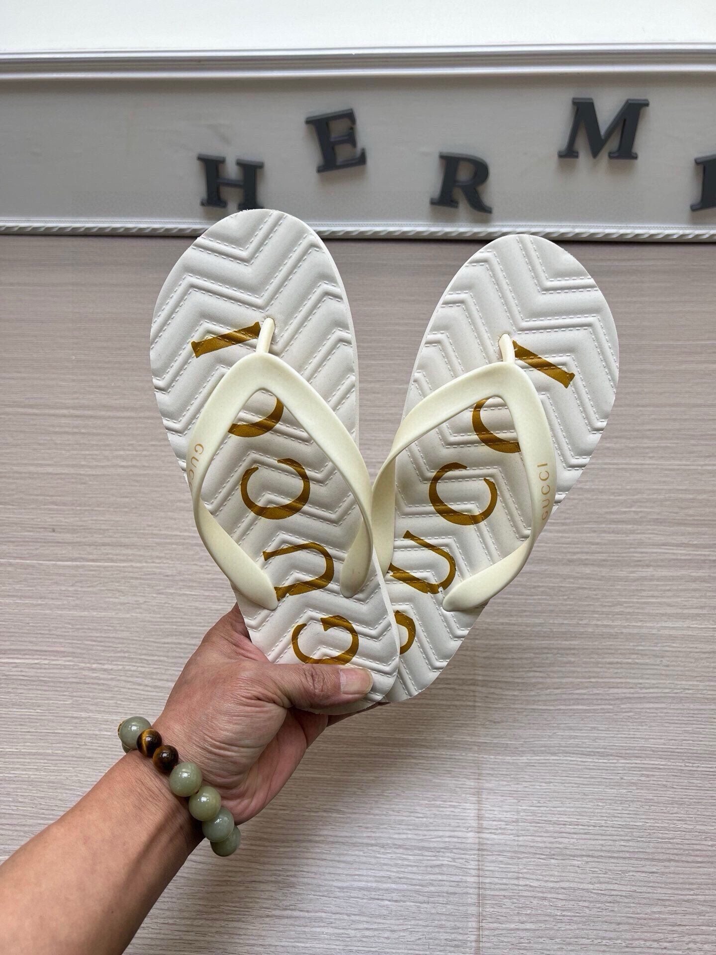 54B39Z   fashion  slippers