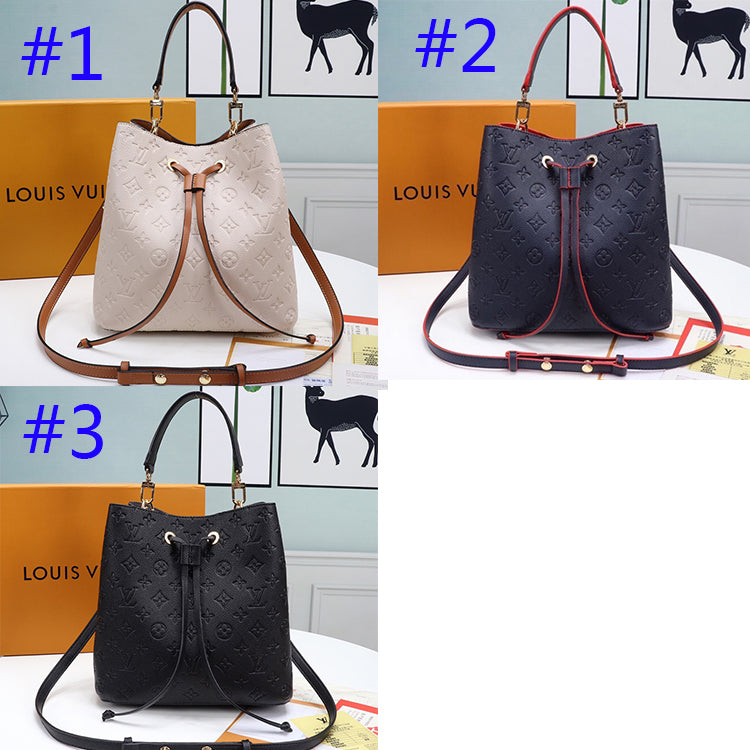 1E81B  Fashionable leather bag 