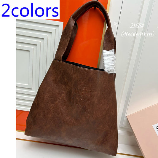 1XC379B  Fashionable leather bag 