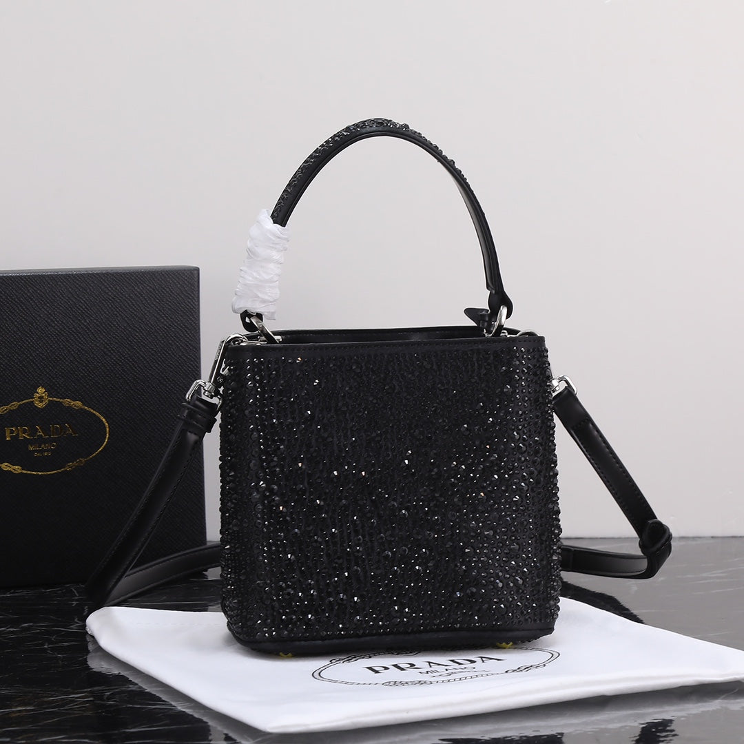 2XPD265B  Fashionable leather bag 