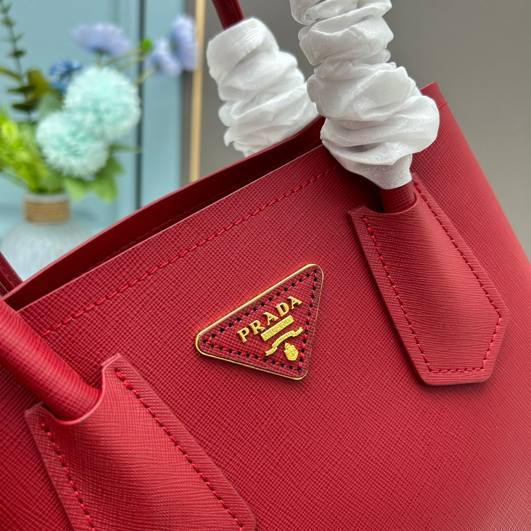 1XPD115B  Fashionable leather bag 