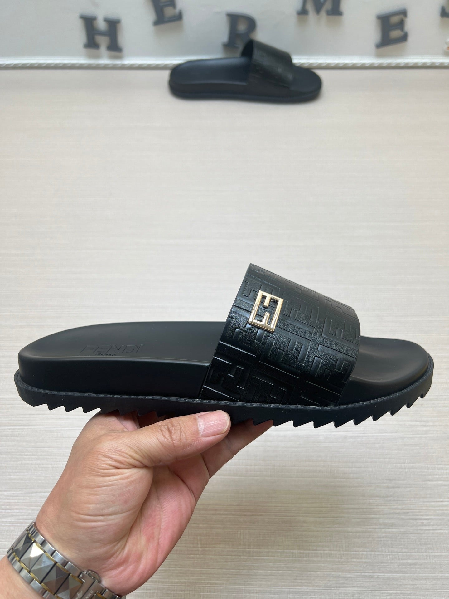 54F121Z   fashion  slippers