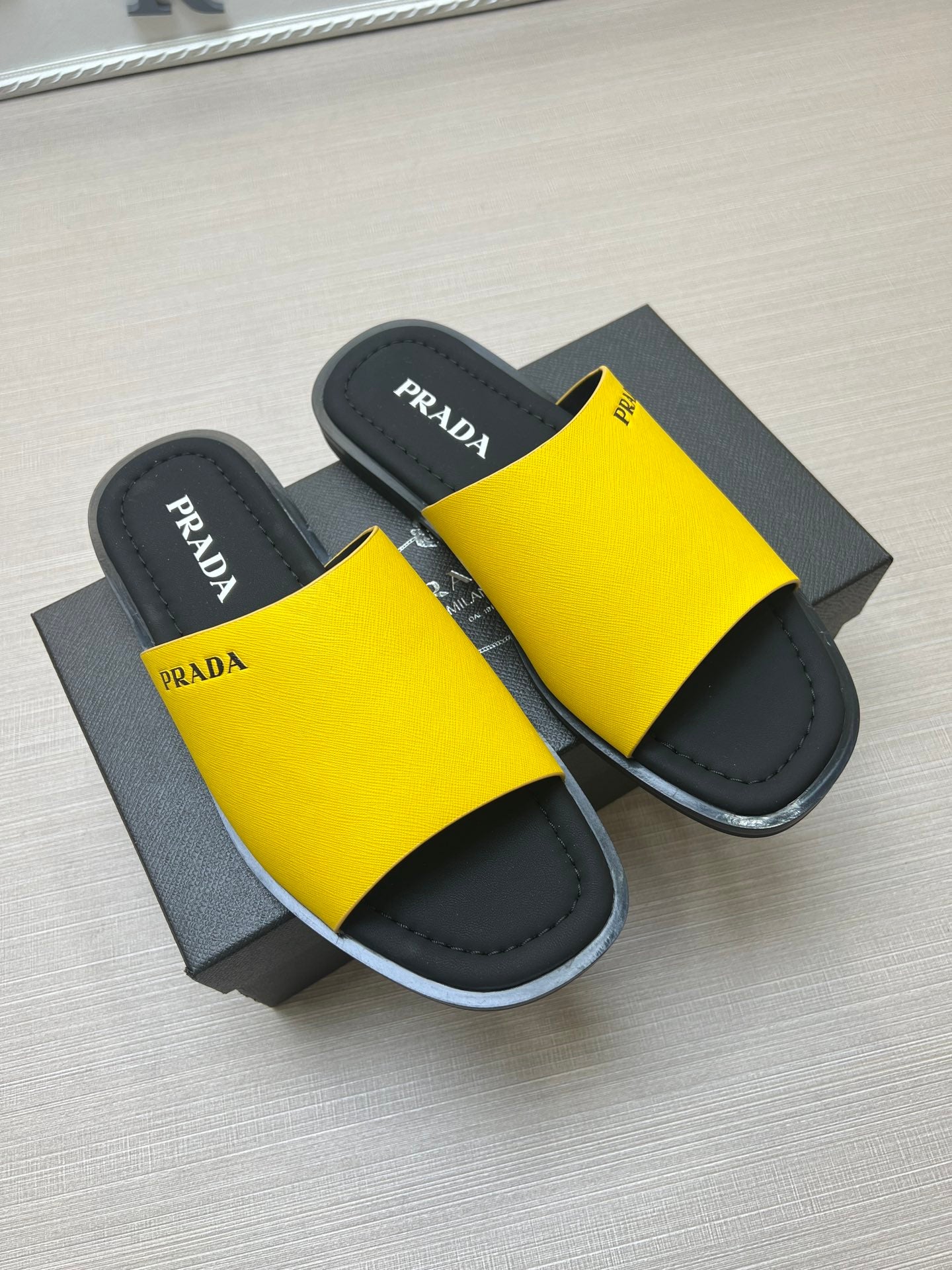 54PD75Z    fashion  slippers