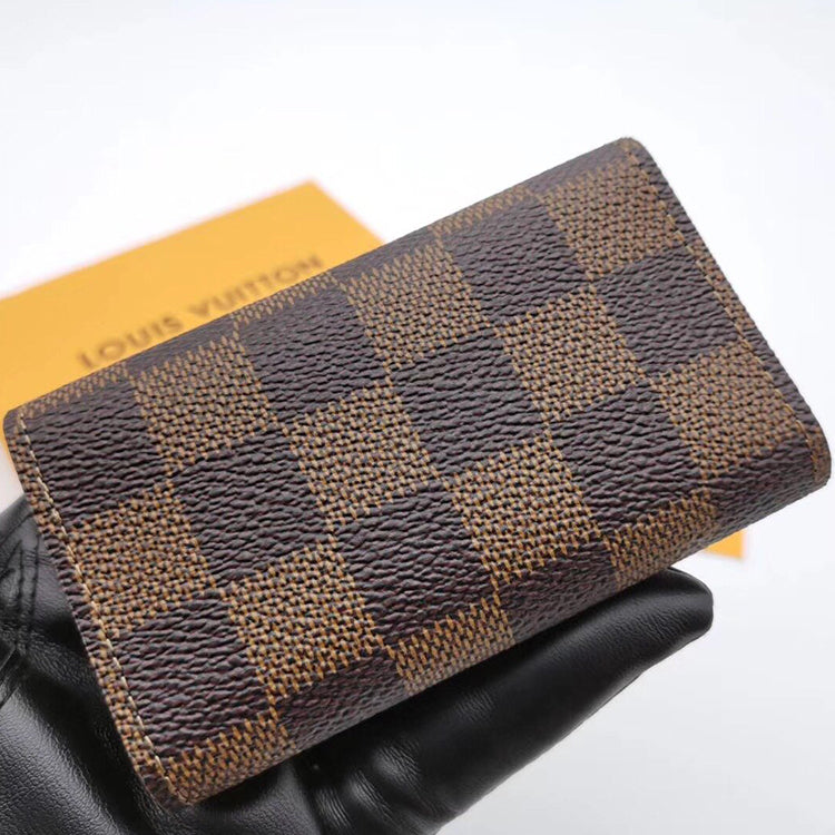 1E6B  Fashionable leather wallets