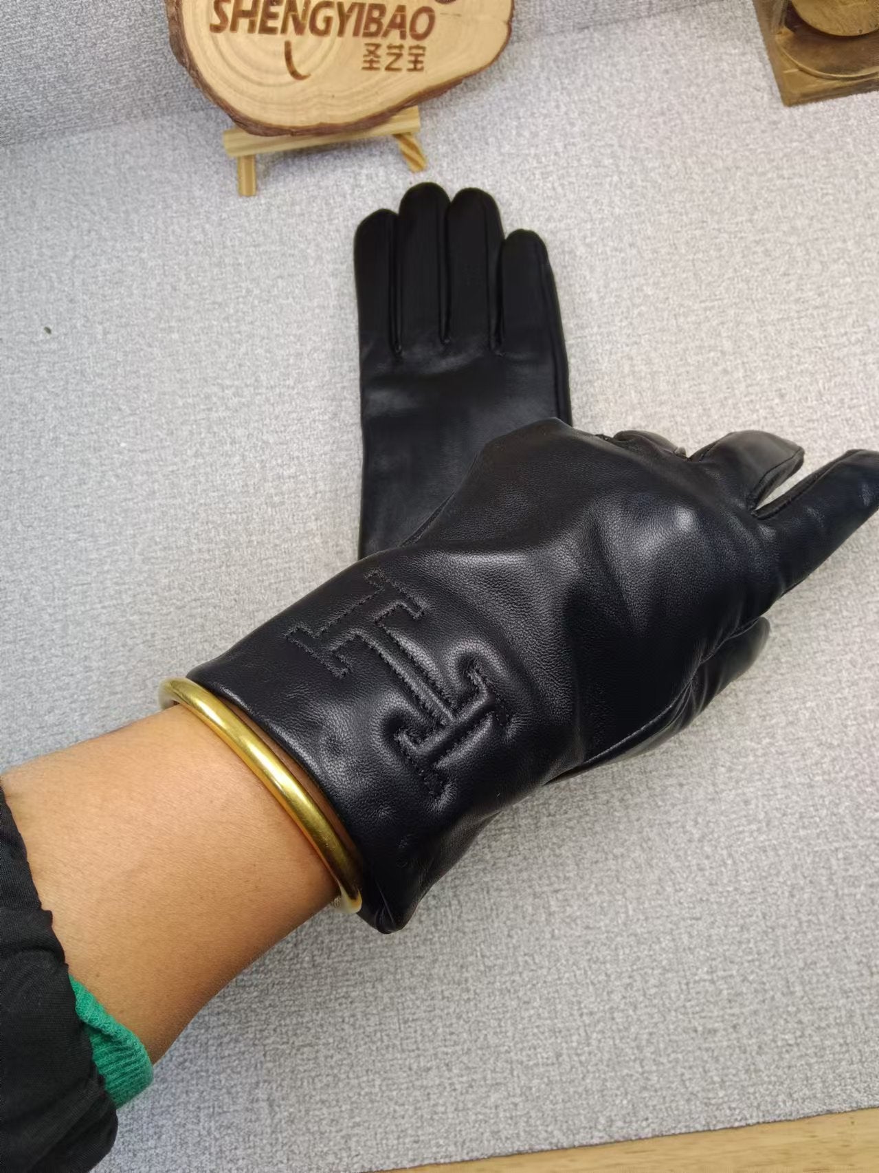 24H100S   Fashion gloves