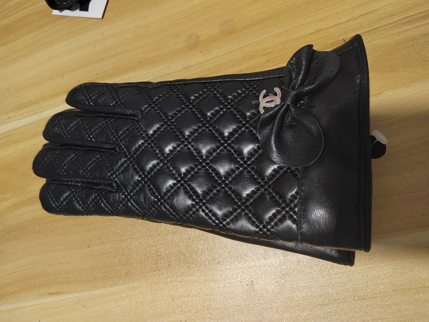 24C79S   Fashion gloves