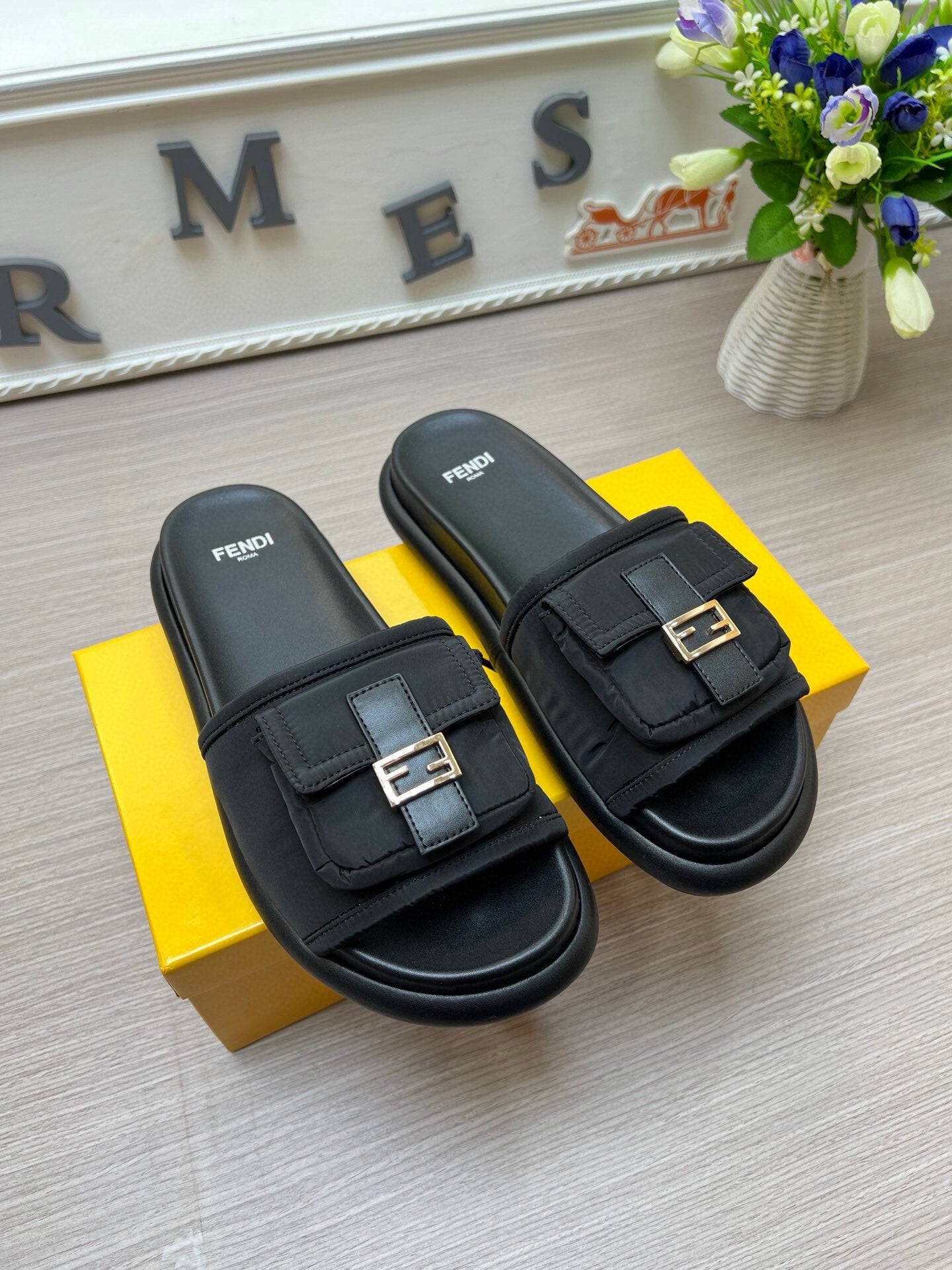 54F125Z    fashion  slippers