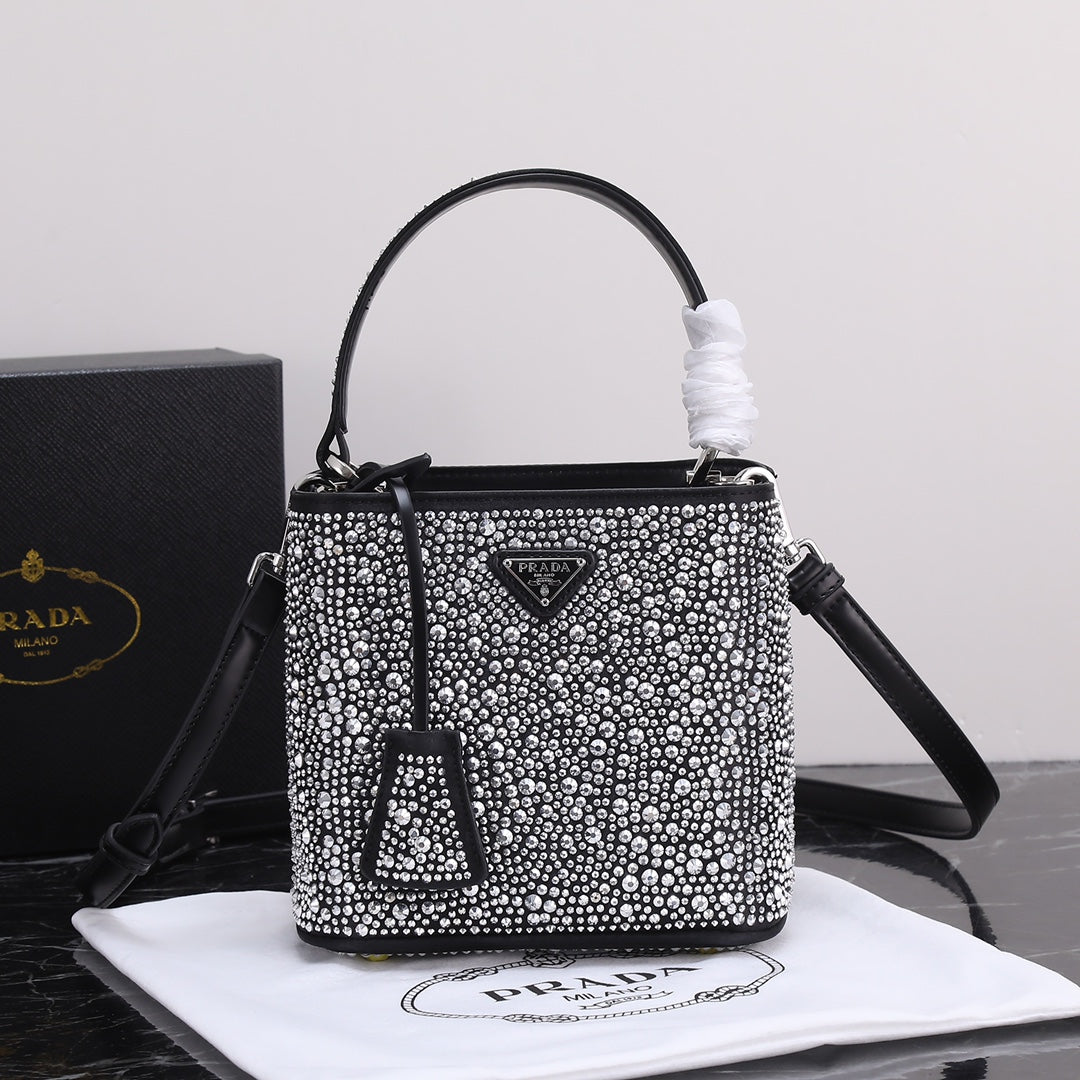 2XPD265B  Fashionable leather bag 