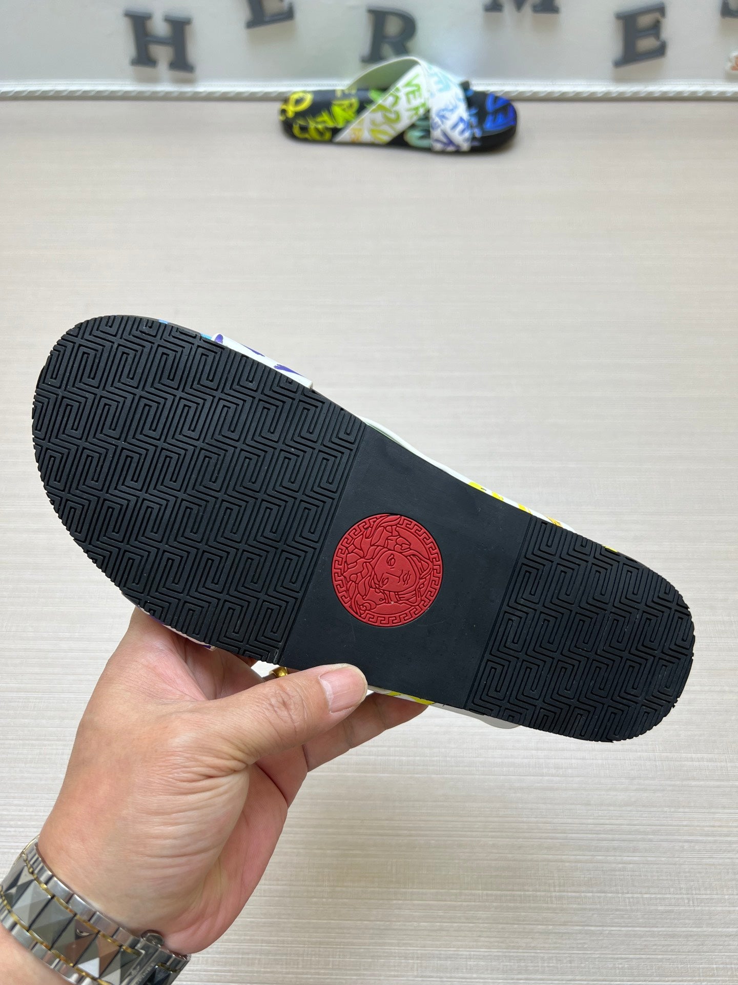 54V95Z  fashion  slippers