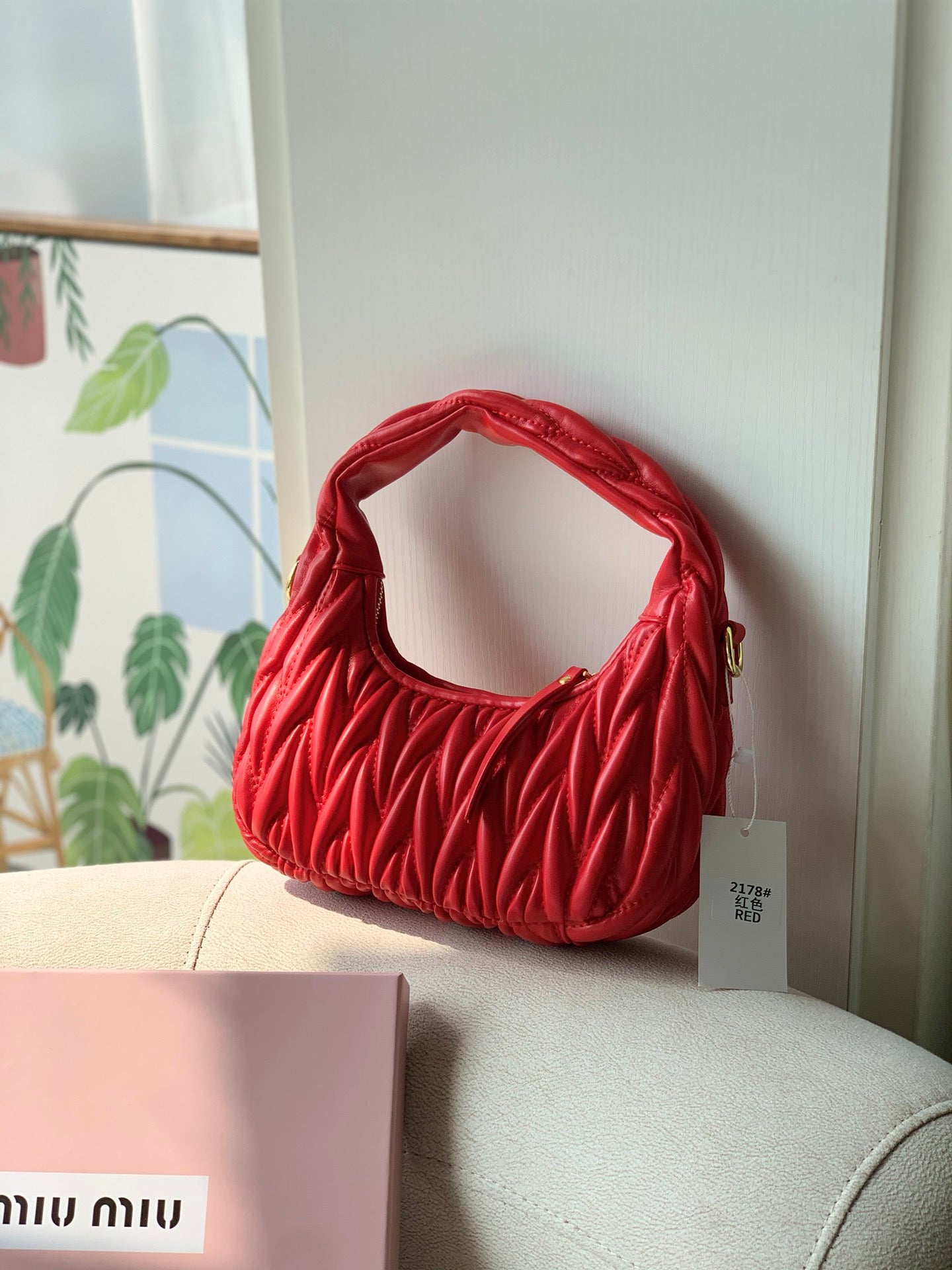 1XA11B  Fashionable leather bag 