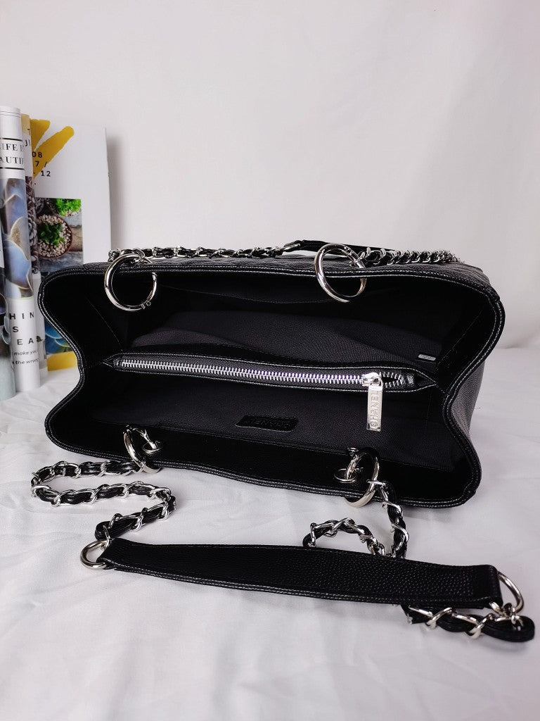 4XC20B  Fashionable leather bag 