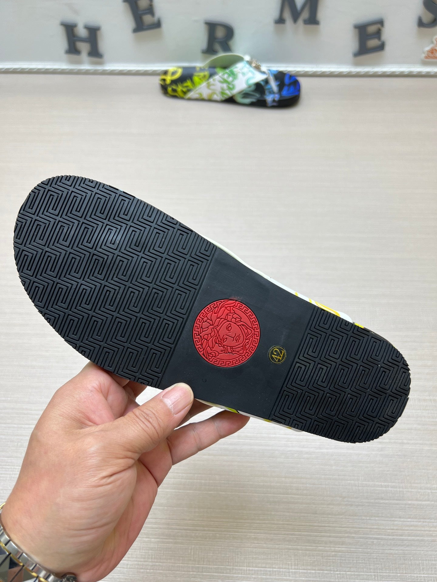 54V96Z   fashion  slippers