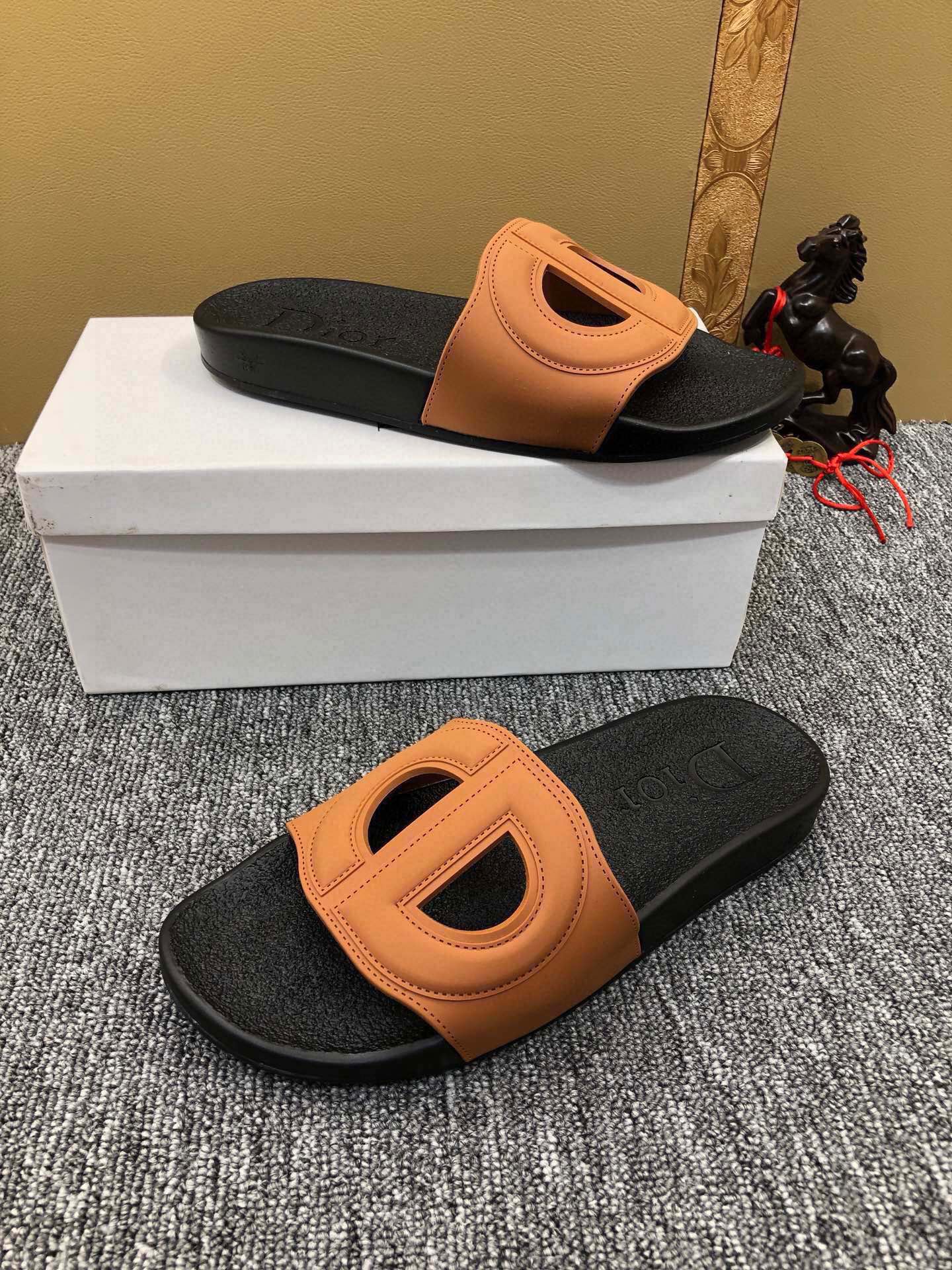 54D51Z    fashion slippers