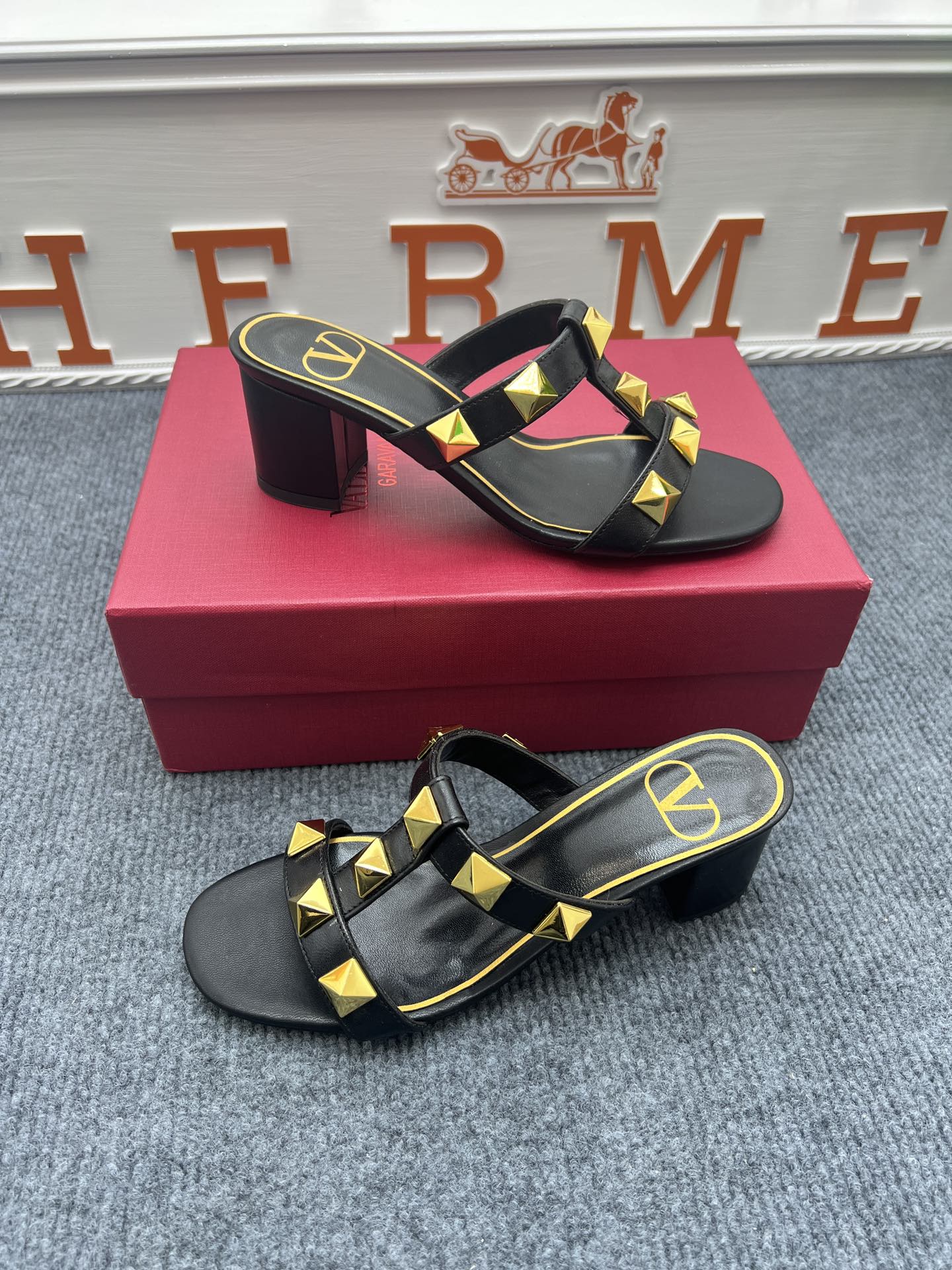 1: 1 High quality leather sandals 5YVL65Z