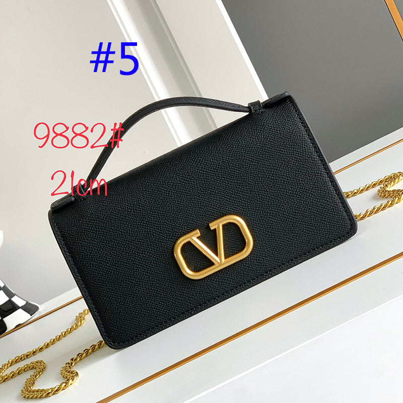 1XVL272B  Fashionable leather bag 