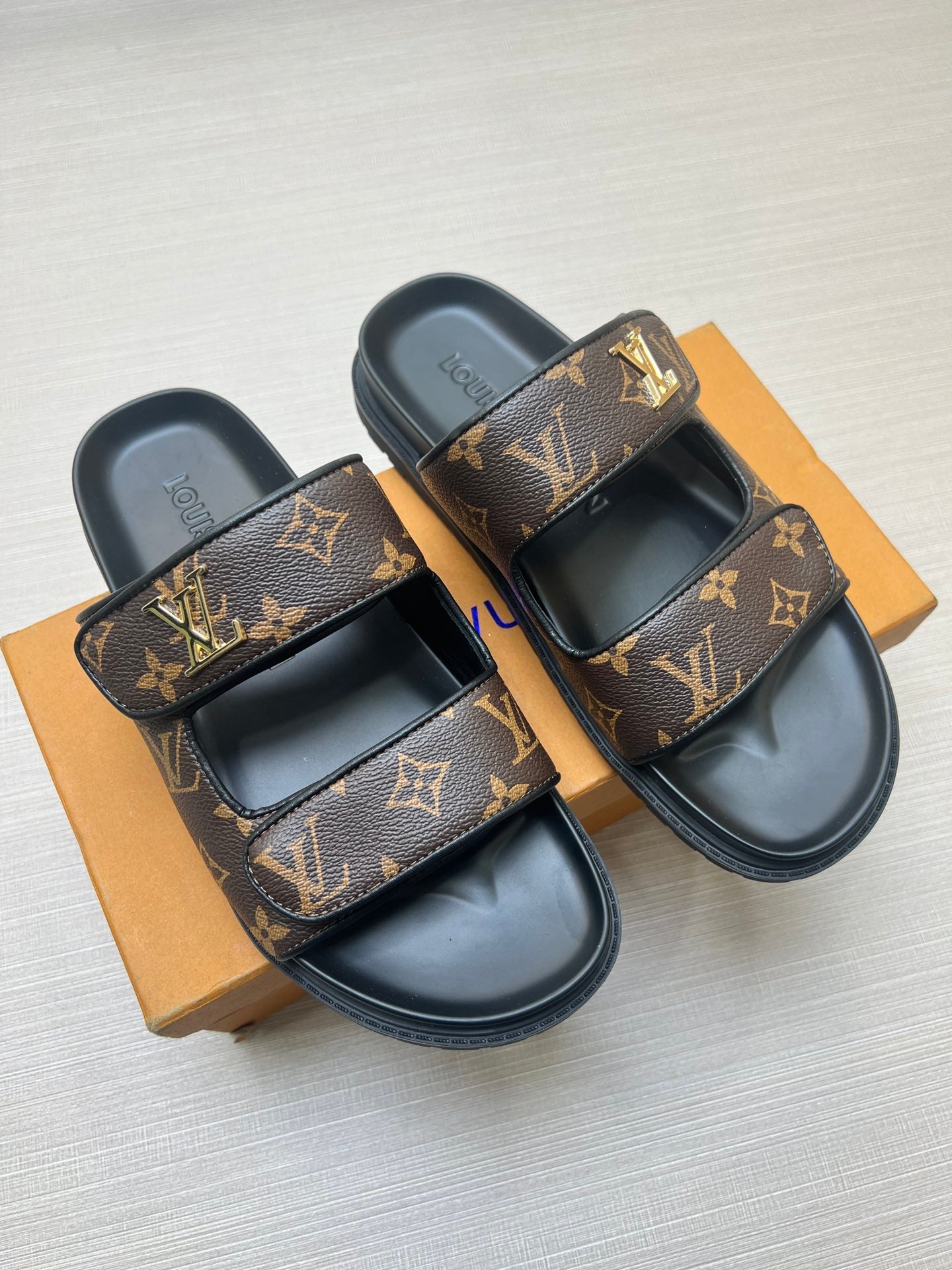 54E11Z  fashion slippers