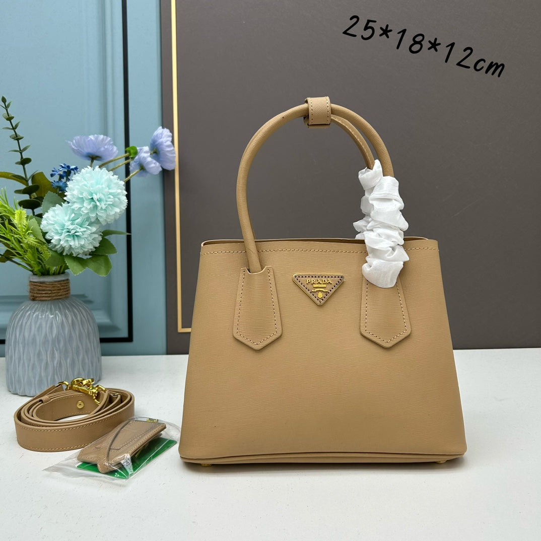 1XPD115B  Fashionable leather bag 