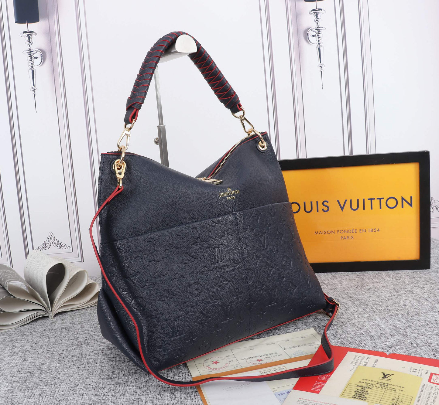 2XE51B  Fashionable leather bag 