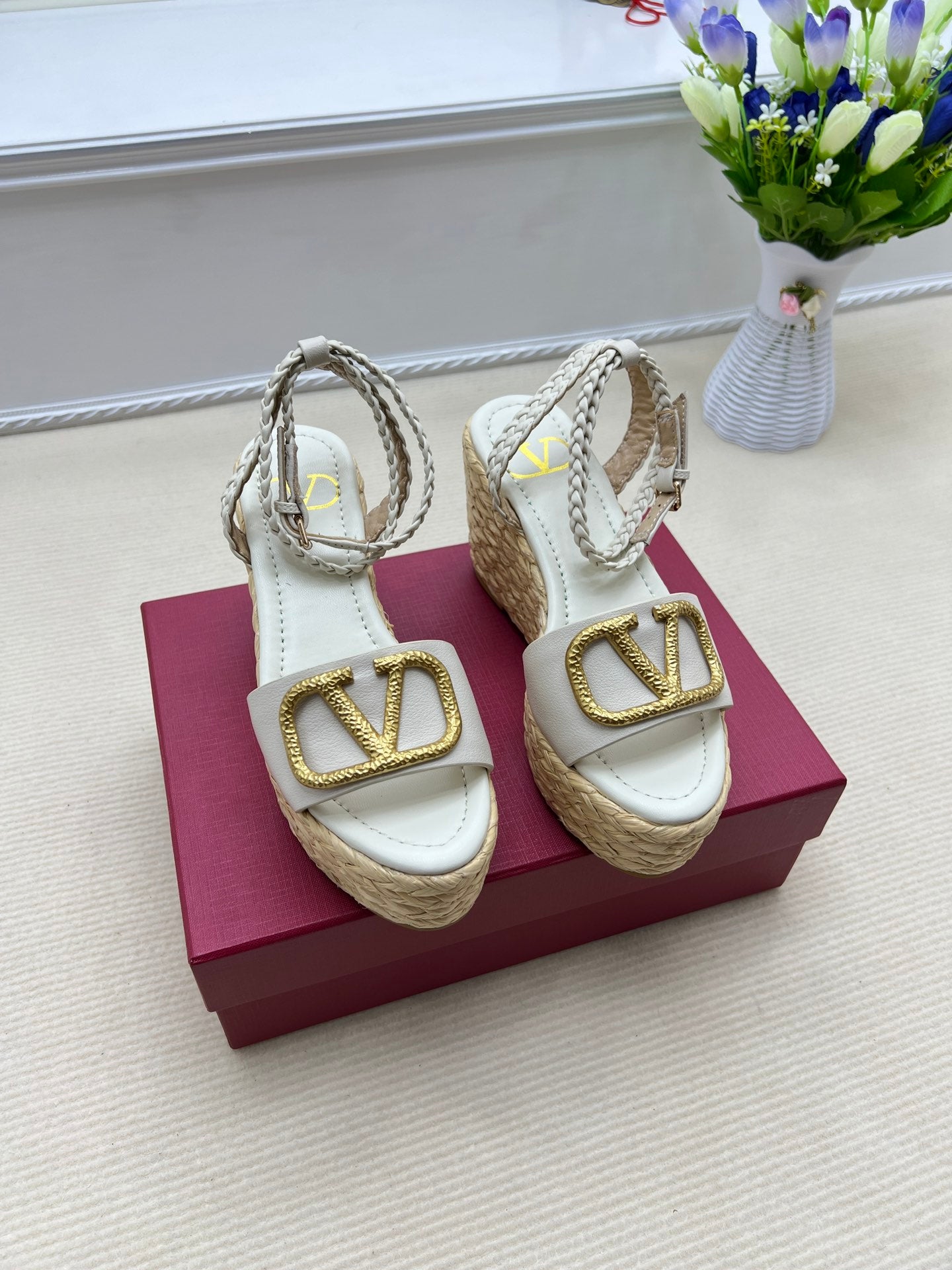 1: 1 High quality leather sandals 5YVL101Z