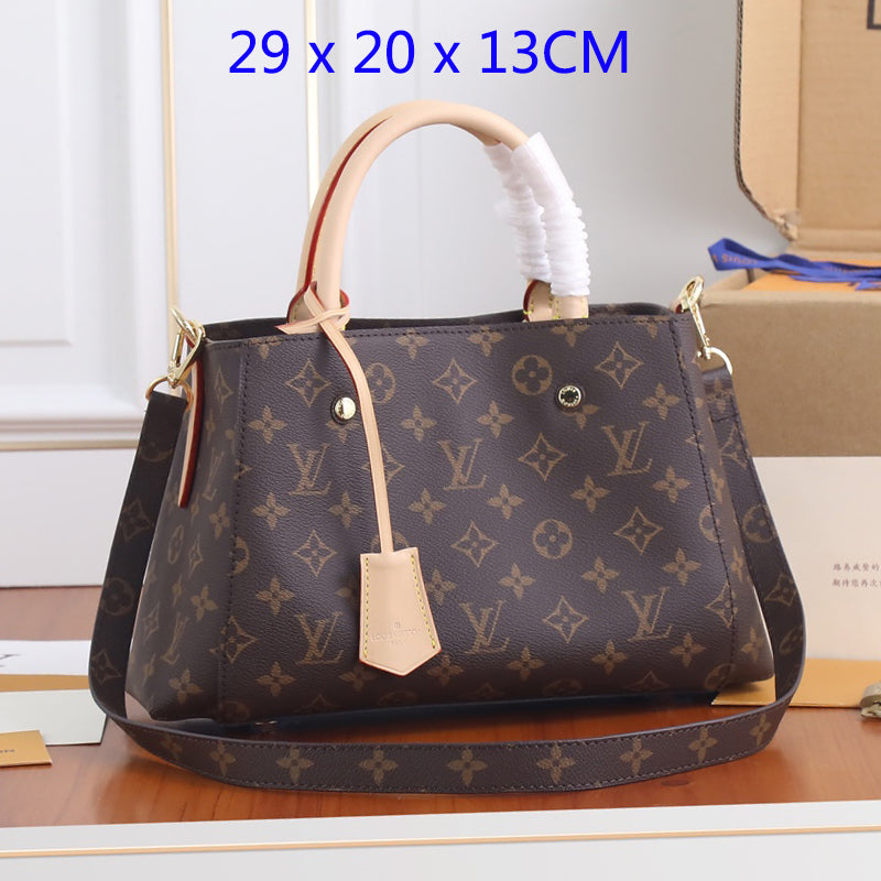 2XE317B  Fashionable leather bag 