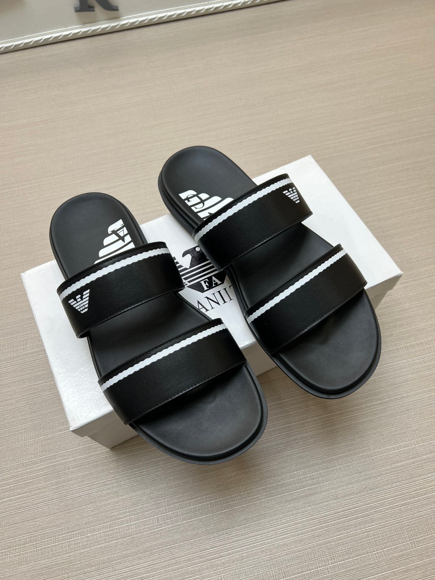 54A102Z    fashion  slippers