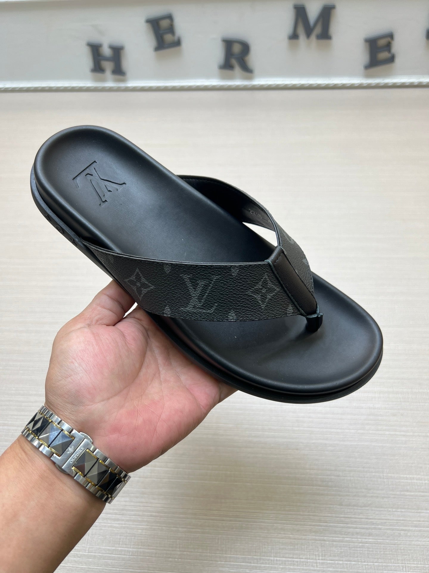 54E56Z    fashion slippers