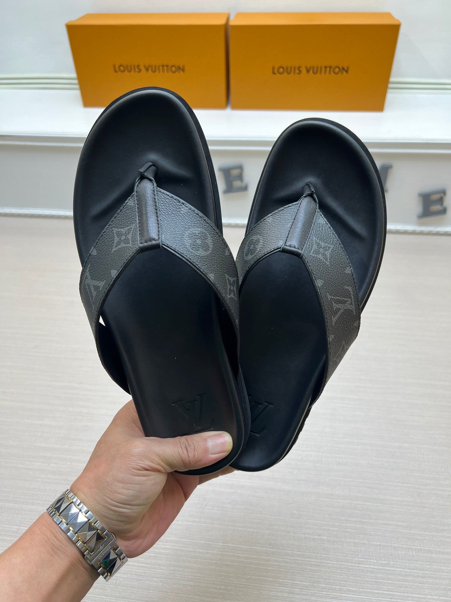 54E56Z    fashion slippers