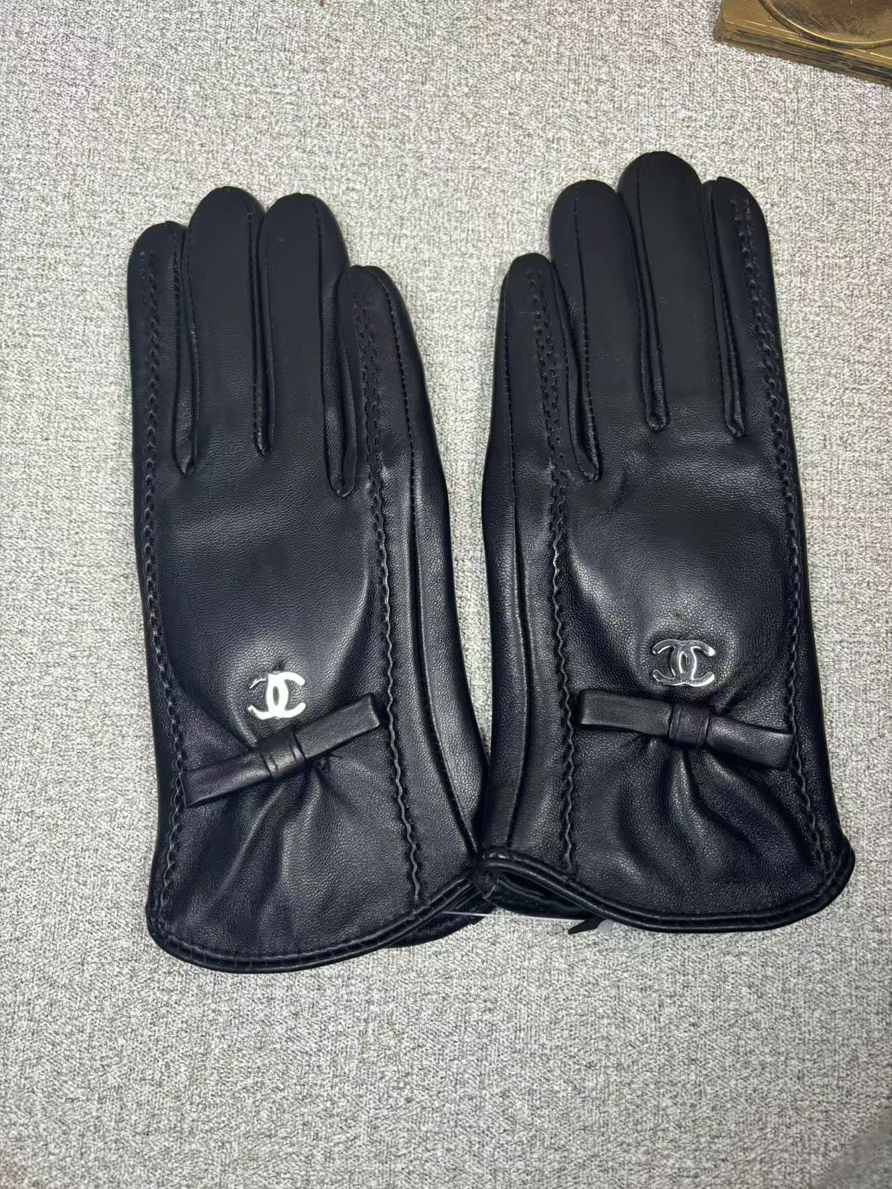 24C101S   Fashion gloves