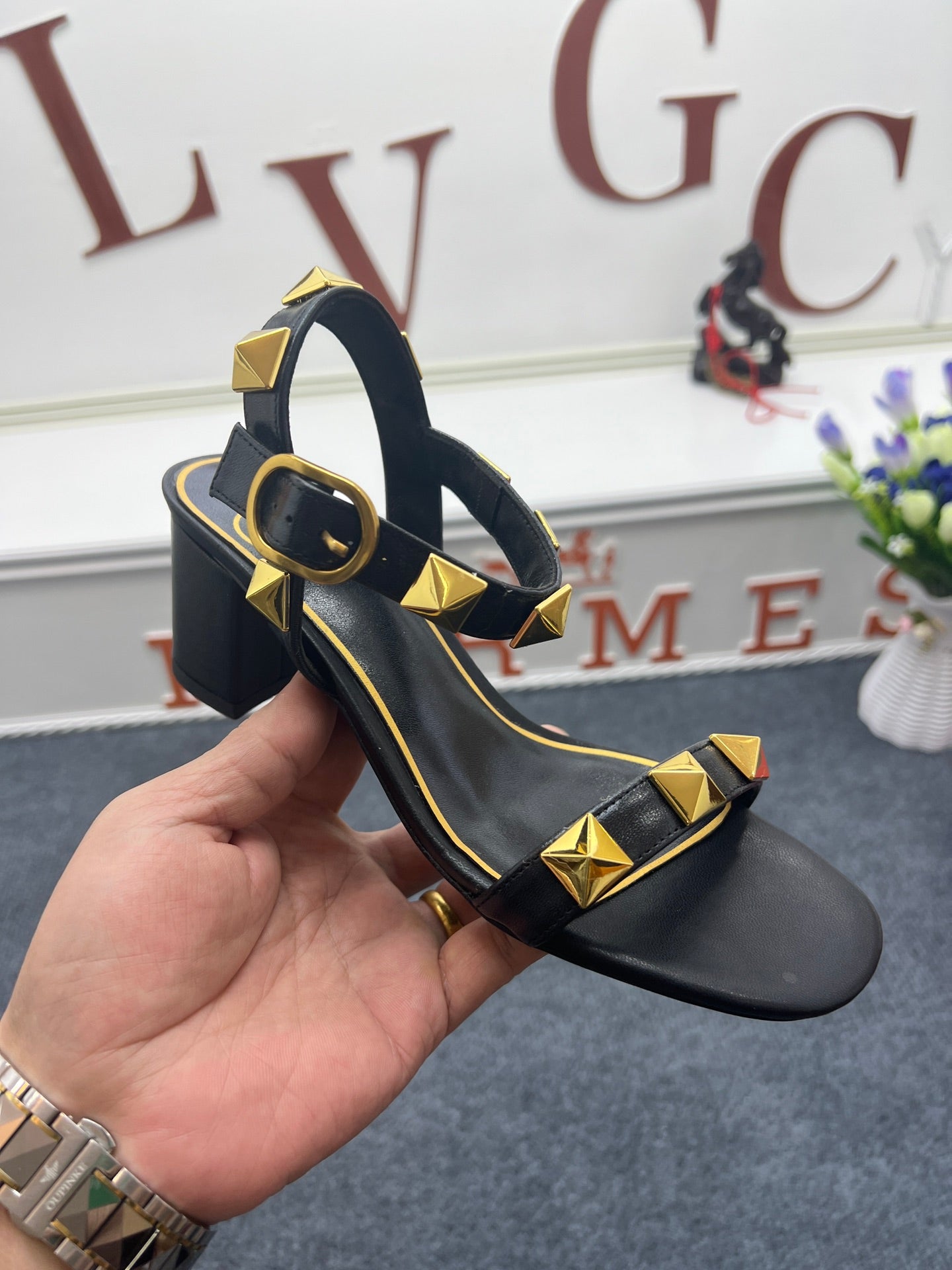 1: 1 High quality leather sandals 5YVL64Z