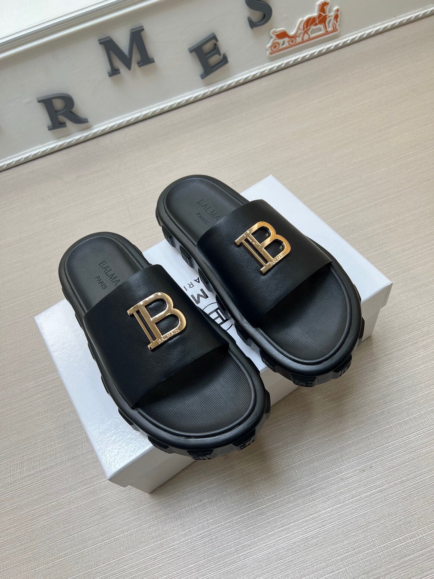 54A21Z    fashion slippers