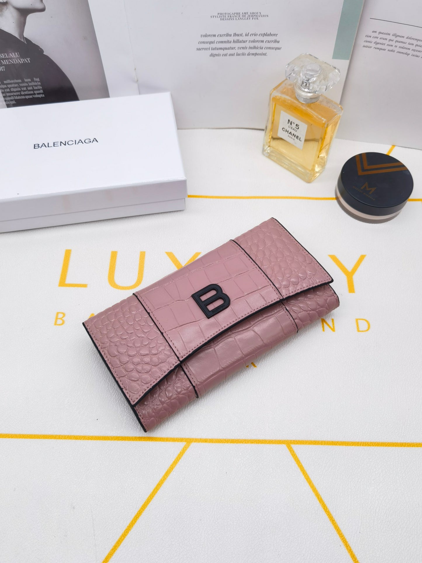 1XJ108B  Fashionable leather wallets