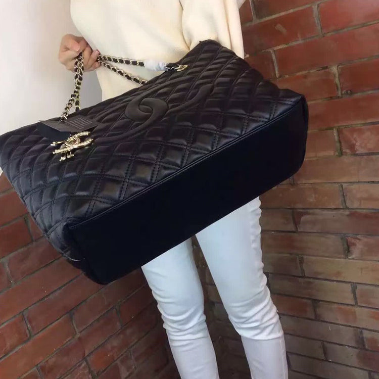 55C2B  Fashionable leather bag 