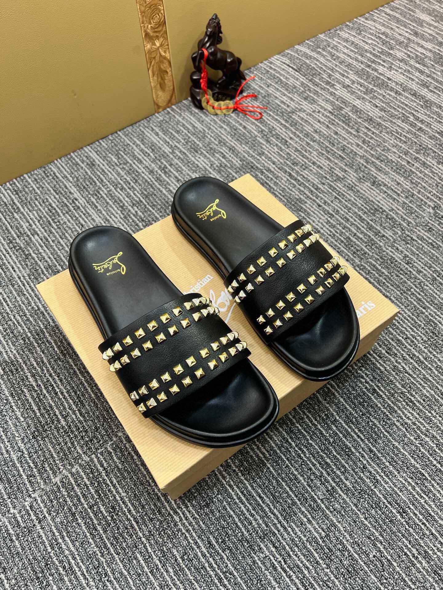 54A126Z   fashion   slippers