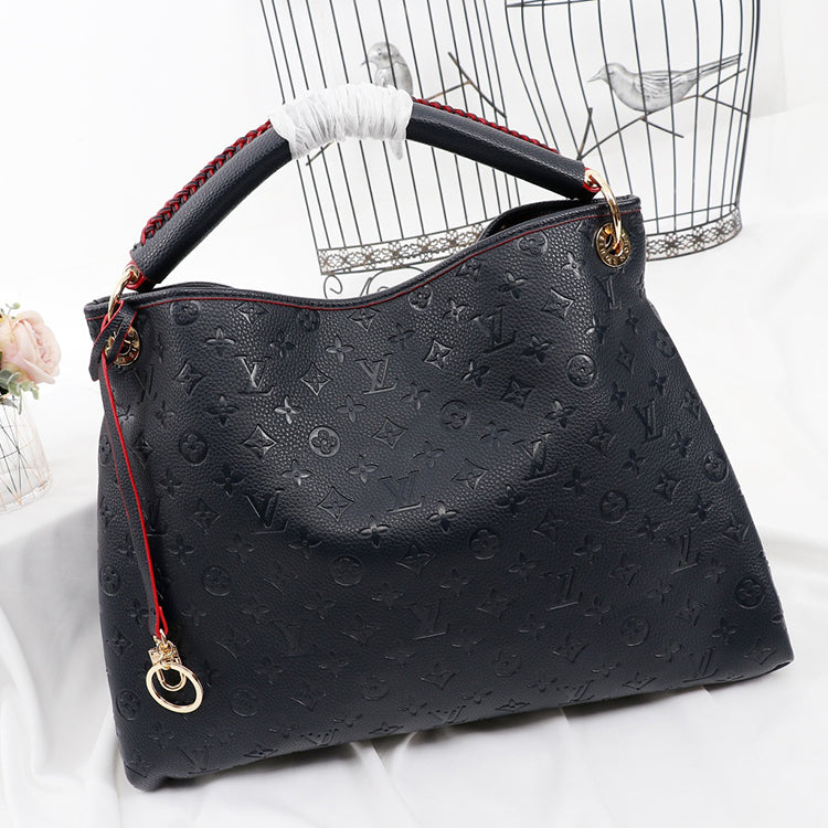 2E23B  Fashionable leather bag 