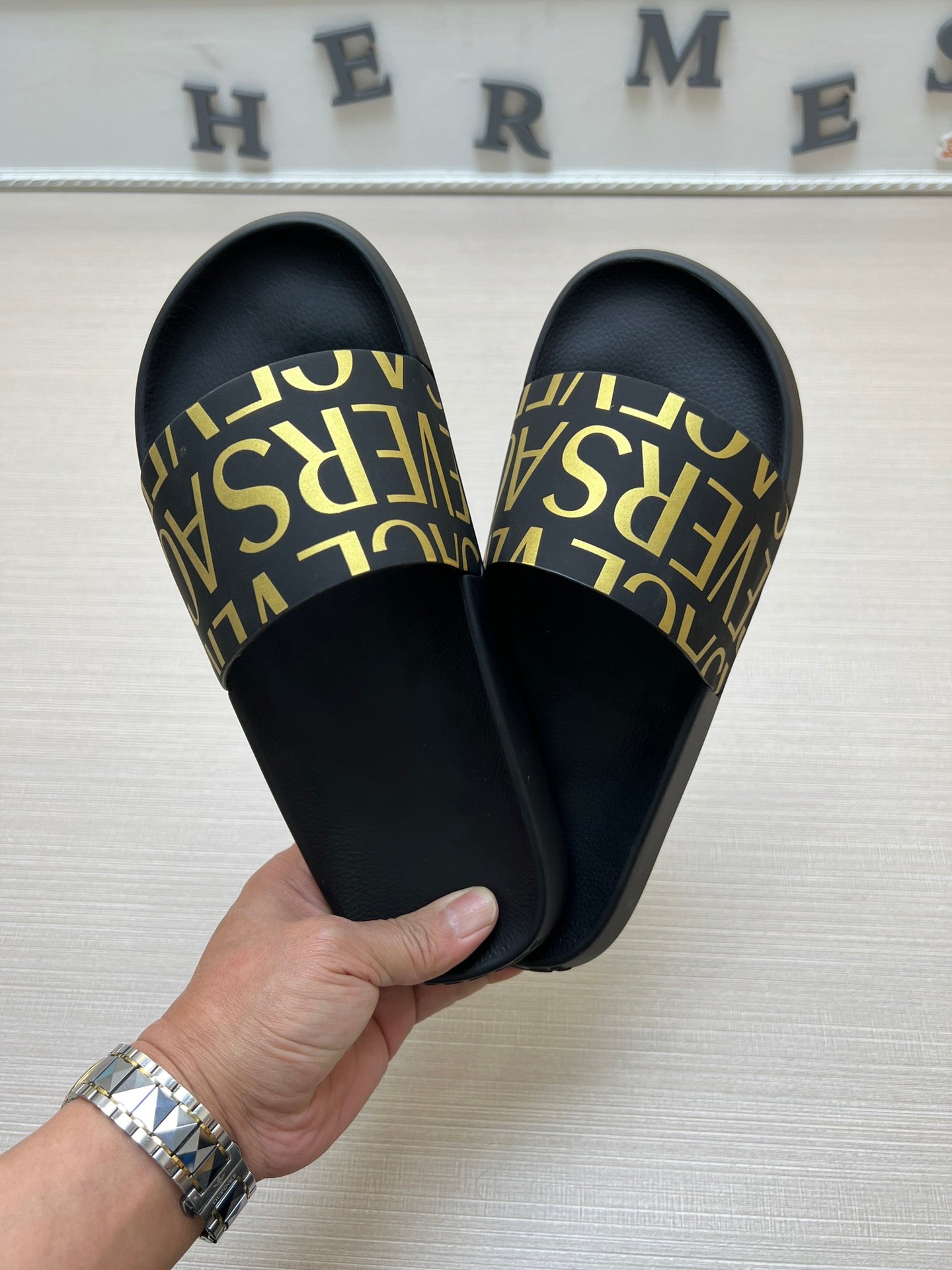 54V108Z  fashion  slippers