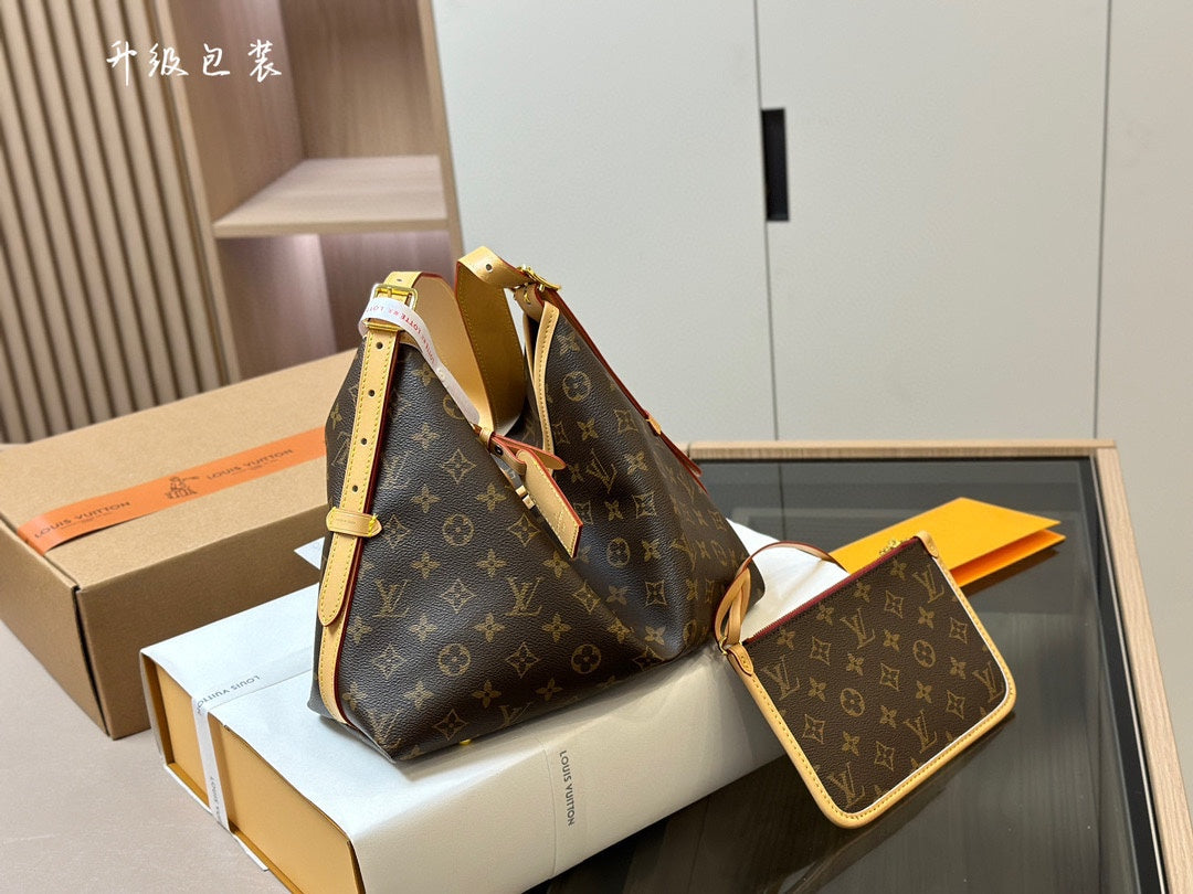 6XE243B (  Fashionable leather bag )