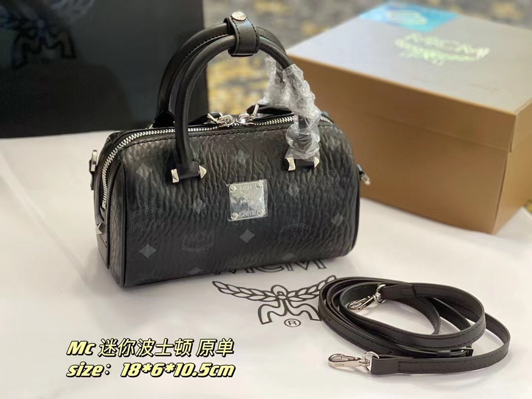 2XE142B  Fashionable leather bag 