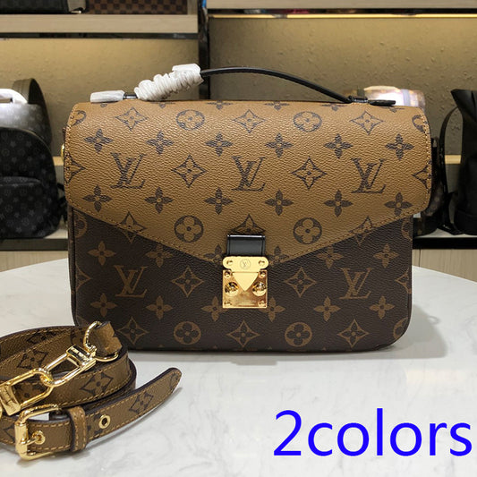 1E65B  Fashionable leather bag 