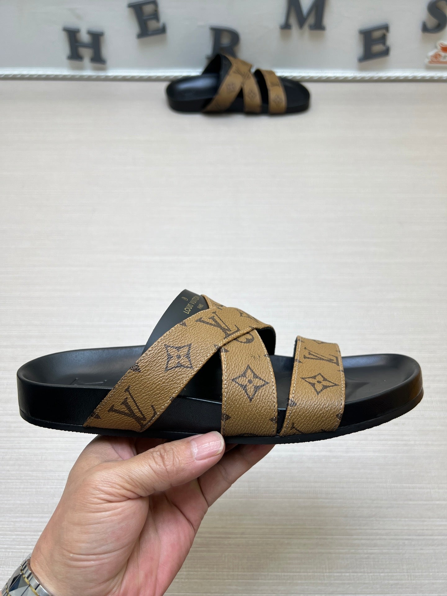 54E89Z   fashion  slippers