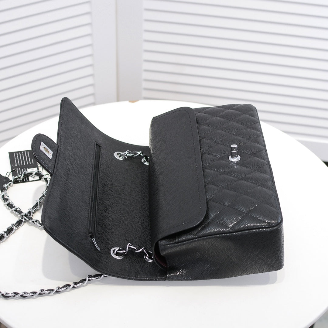 1XC96B  Fashionable leather bag 