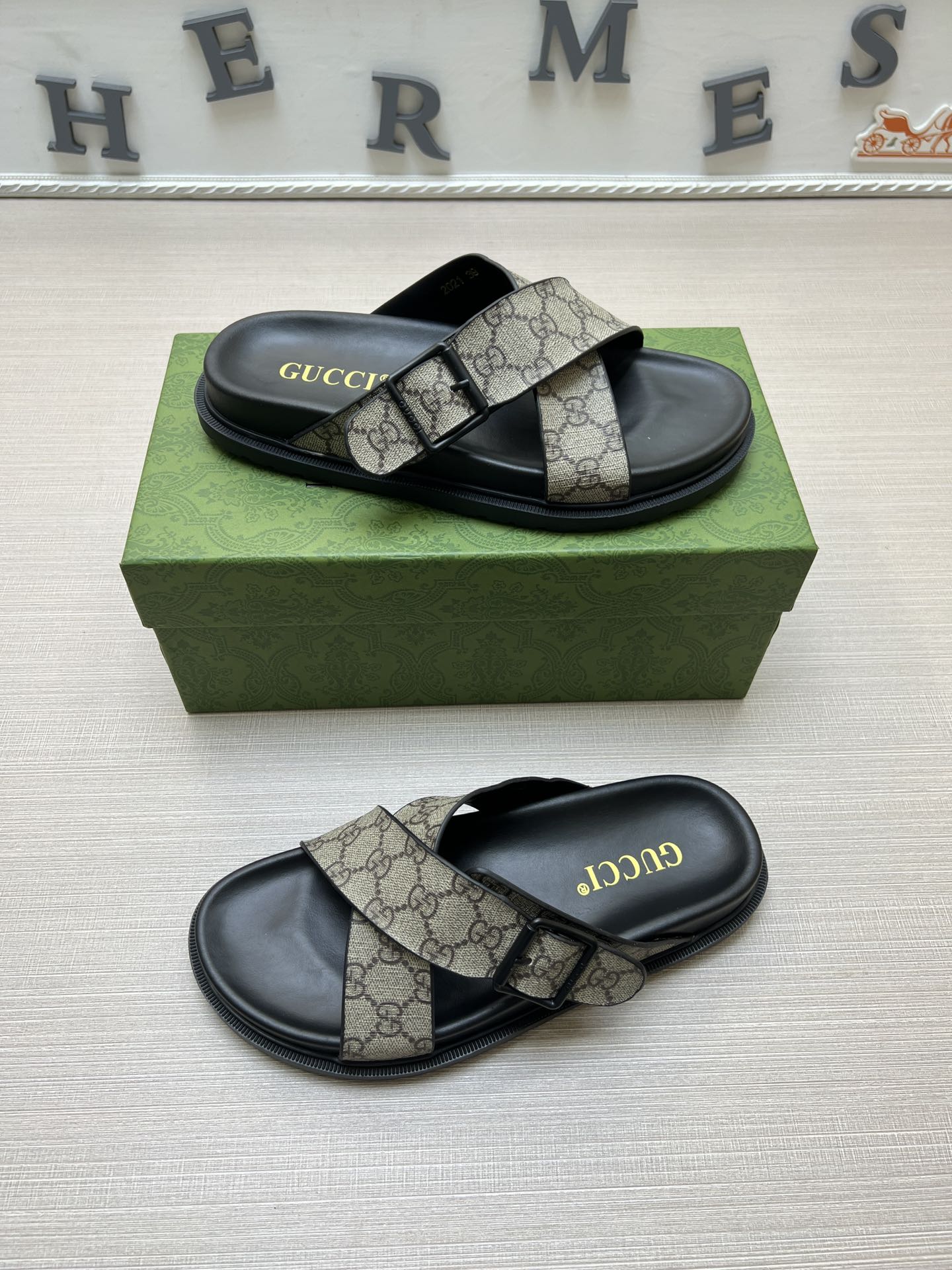 54B90Z    fashion slippers