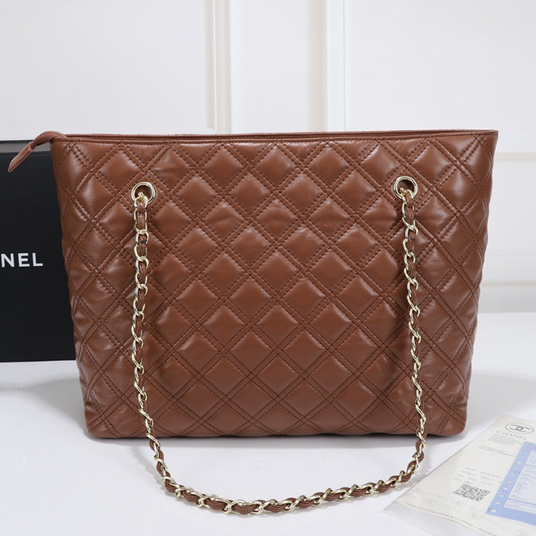 55C2B  Fashionable leather bag 