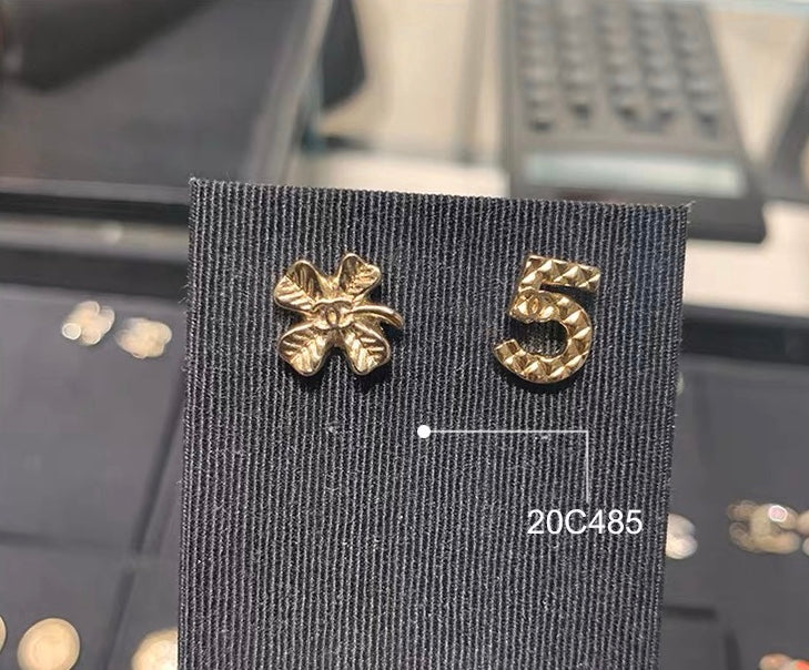 14C71E  Fashionable and high quality earrings