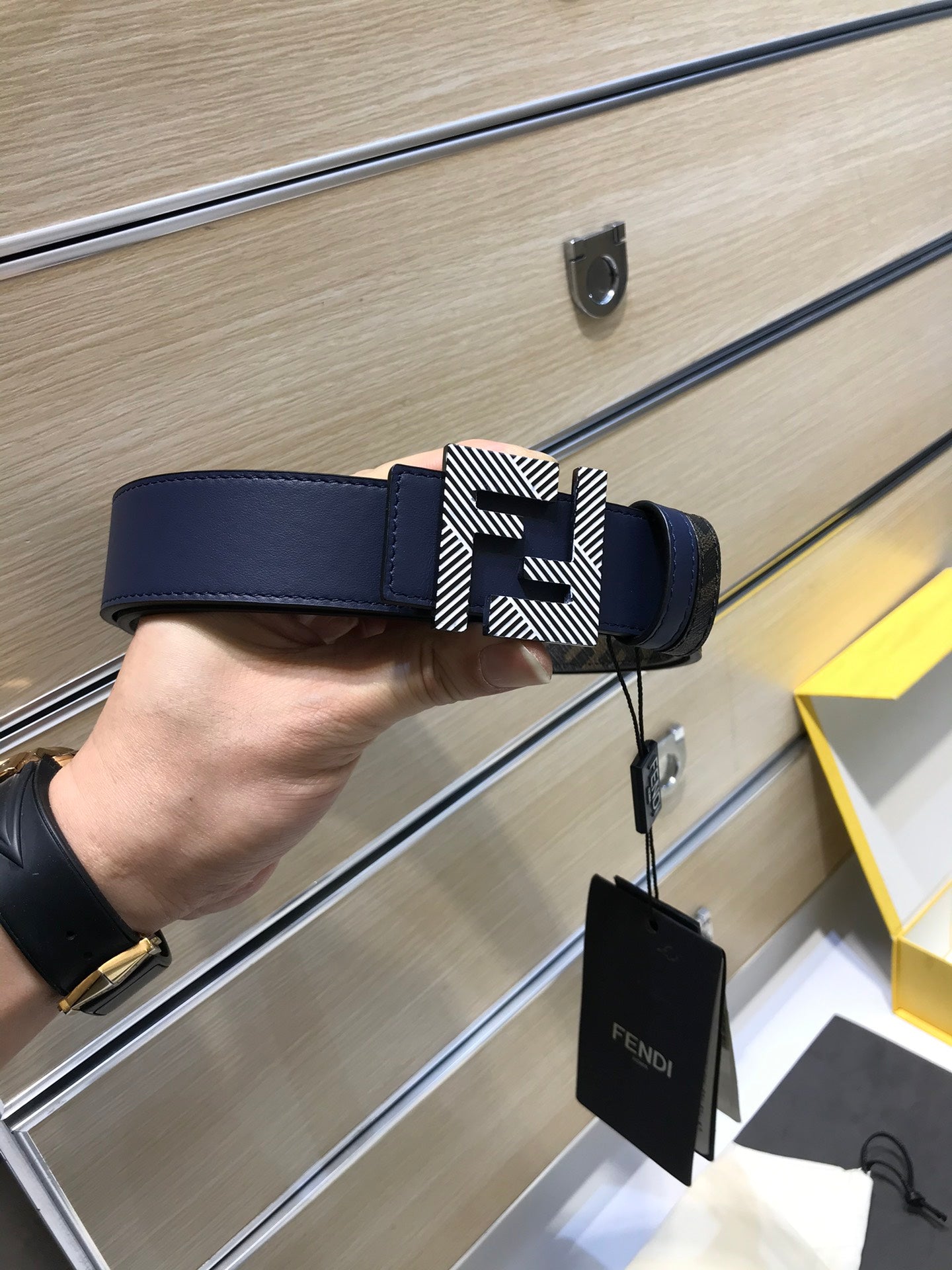 14F77P   (High quality leather belt With full package)